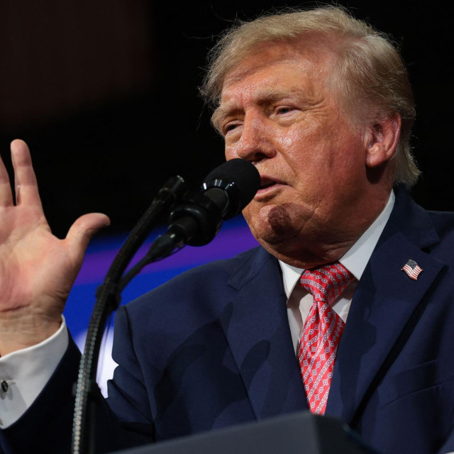  Donald Trump