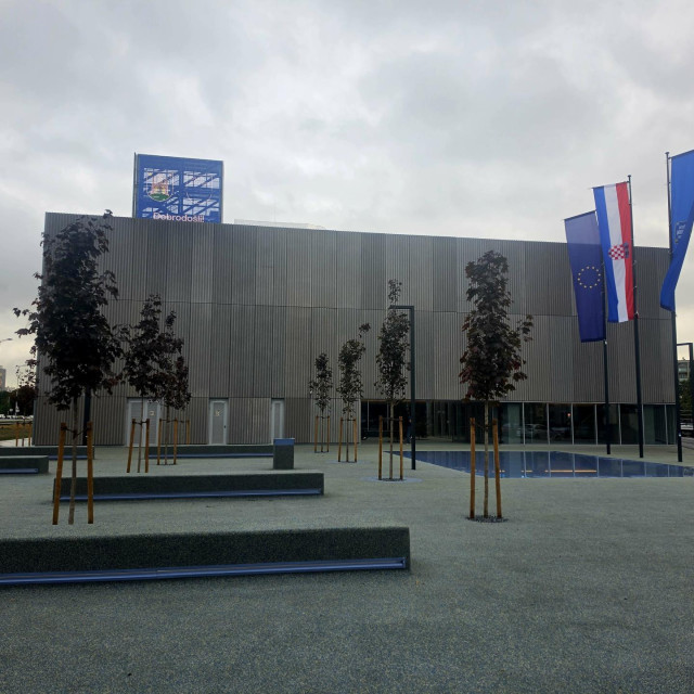Zgrada bazenskog kompleksa Špansko izvana