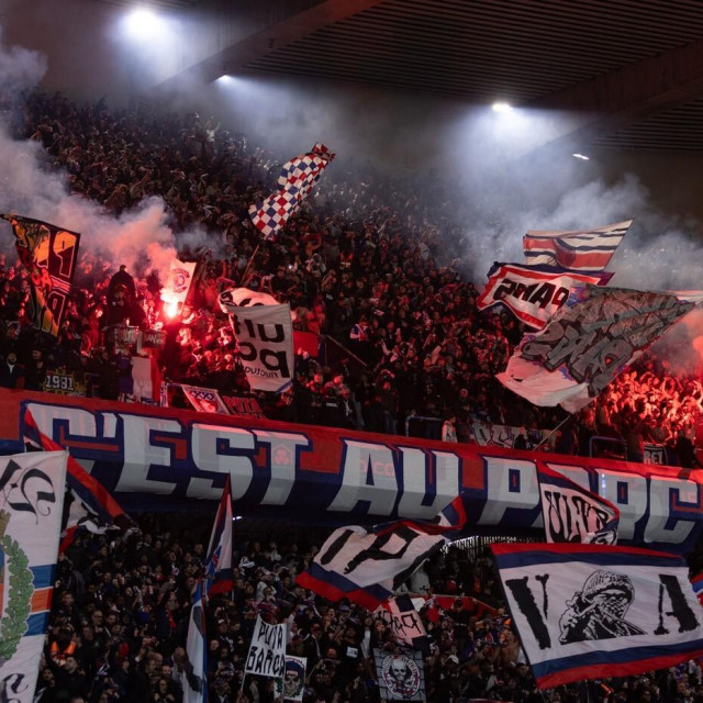 Navijači PSG-a na utakmici protiv Barcelone
