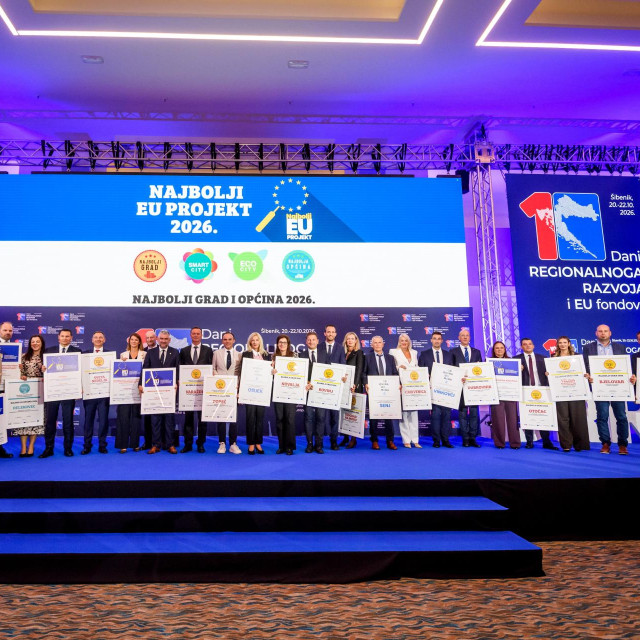 U sklopu 10. konferencije Dani regionalnoga razvoja i EU fondova, održano je svečano proglašenje i dodjela priznanja za najbolji županijski EU projekt, korištenje EU fondova, Eco i Smart city, projekt Od izvora do mora te nabolje gradove i općine u 2026. godini, u organizaciji Jutarnjeg lista.
Na fotografiji: svi nagrađeni
