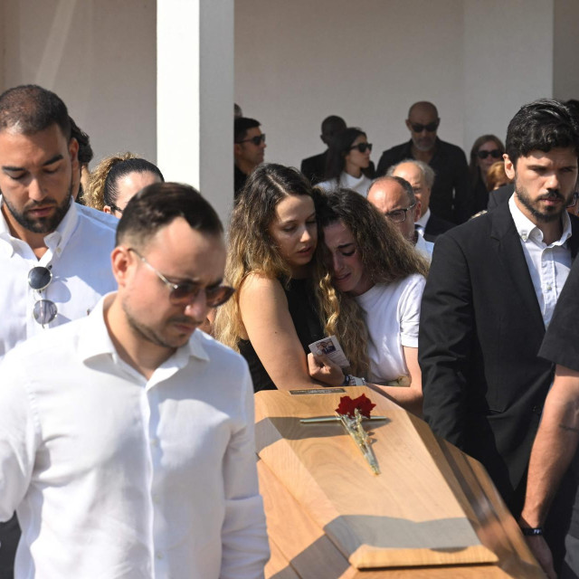 Rute Cardoso na sprovodu svog supruga Dioga Jote