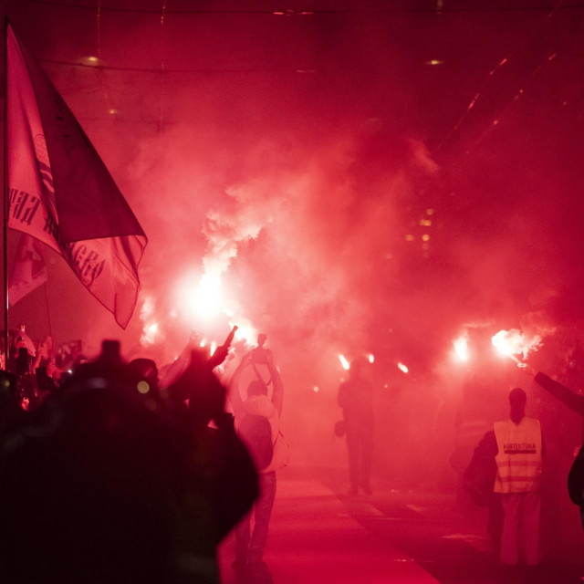 Kolona šetača koji podupiru listu „Studenti pobjeđuju” stigla je u srijedu, 21. listopada, u središte Beograda.