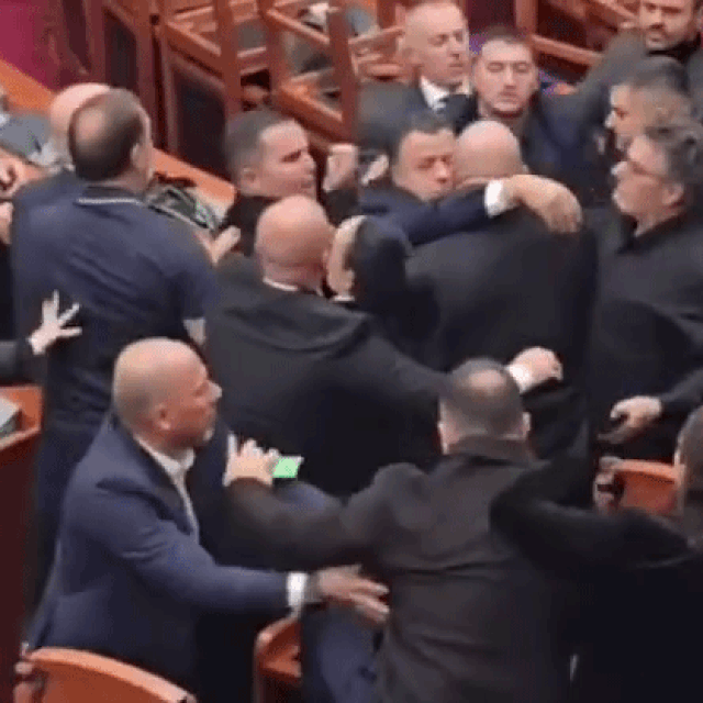 Sukob u albanskom parlamentu