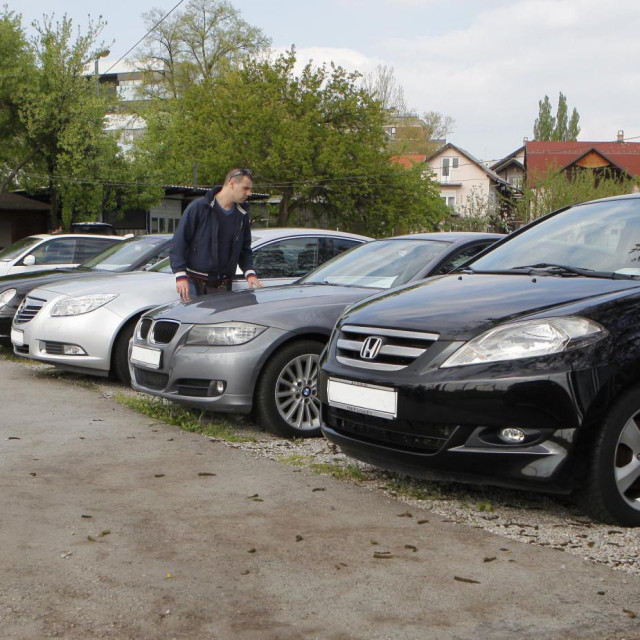Kupnja rabljenog automobila (ilustracija)