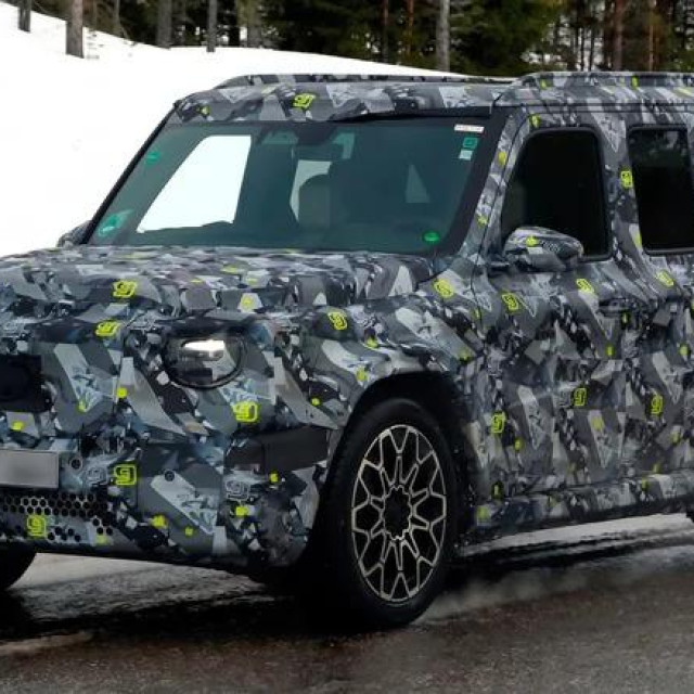 Mala Mercedes G-klasa
