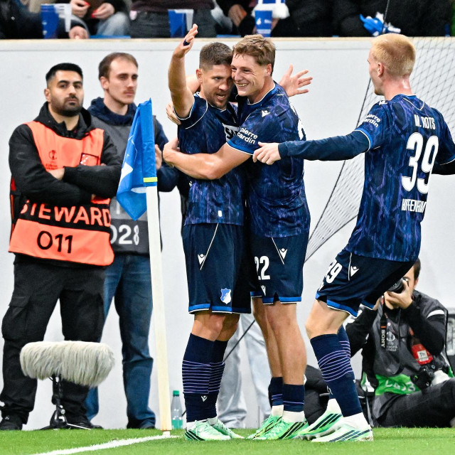 Andrej Kramarić i suigrači slave gol