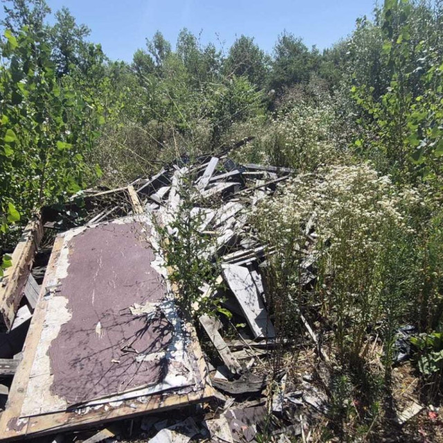 Otpad u Ježdovečkoj šumi