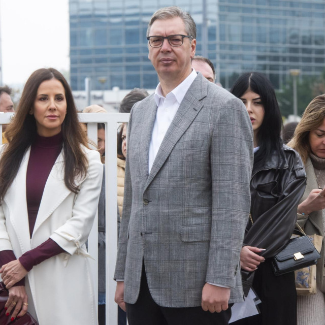 Vučić sa suprugom Tamarom nakon glasanja