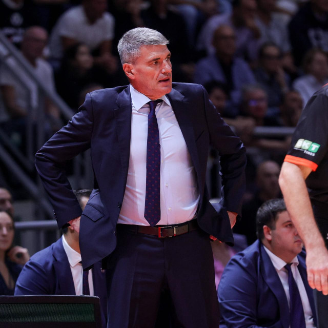 Velimir Perasović na klupi Baskonije