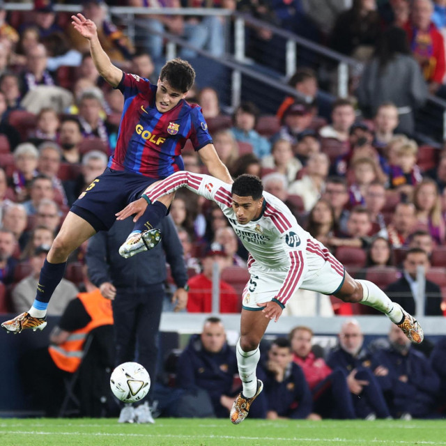 Pau Cubarsi (Barcelona) i Jude Bellingham (Real Madrid)