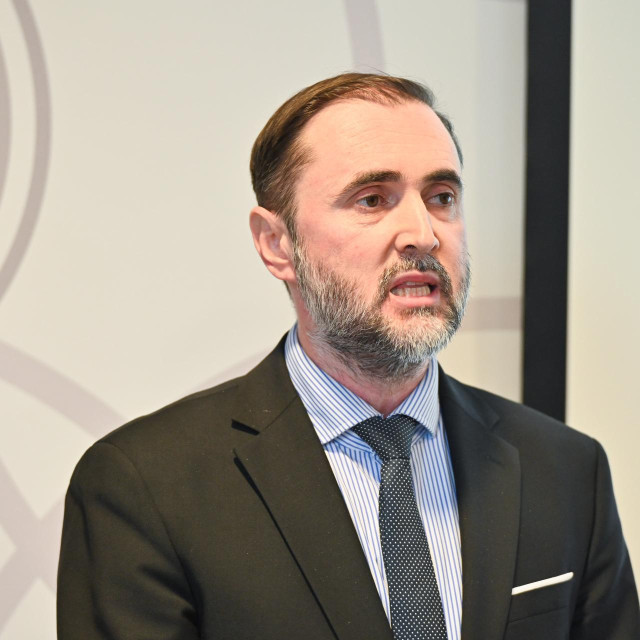 Krešimir Luetić