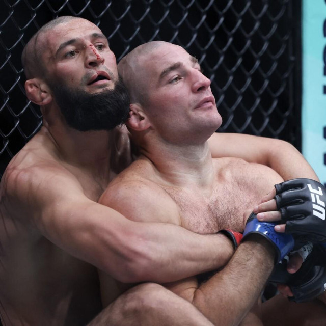 Hamzat Čimajev (lijevo) vs. Sean Strickland (desno)