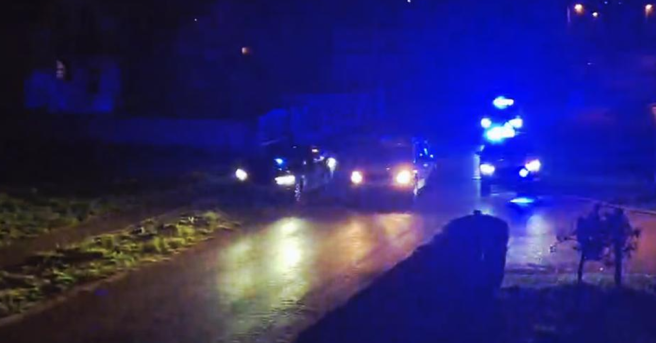 Drama kod Slavonskog Broda: muškarac se polio benzinom i prijeti da će se zapaliti