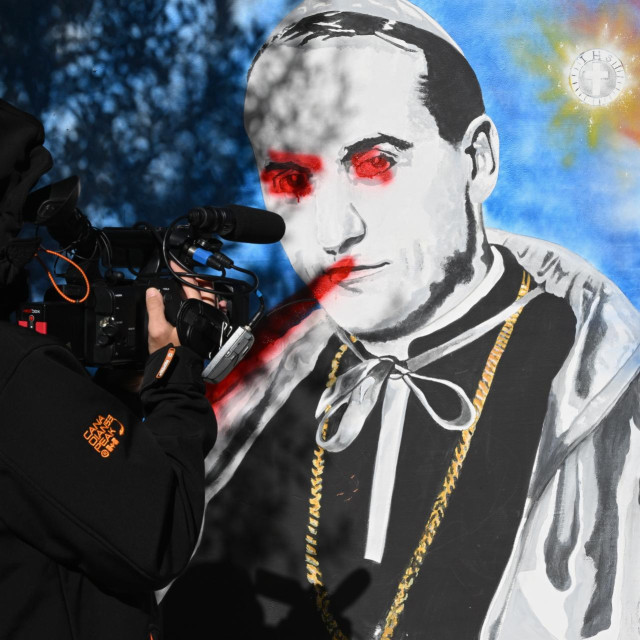 oskvrnut Stepinčev mural