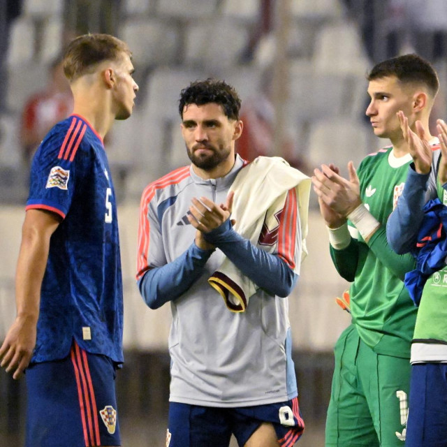 Mateo Kovačić i hrvatski reprezentativci pozdravljaju navijače