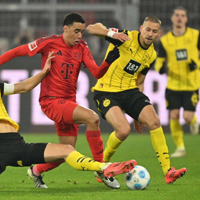 Bayern i Borussia uvijek vode žestoke bitke: Jamal Musiala, Nico Schlotterbeck i Waldemar Anton tijekom derbija 2024.