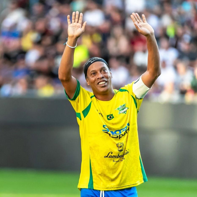 Ronaldinho se na teren vraća u dresu talijanske Ravenne.